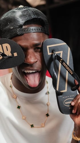 At just 25 years old, and at Real Madrid since 2018, Vini Jr. currently has 14 contracts related to different brands.