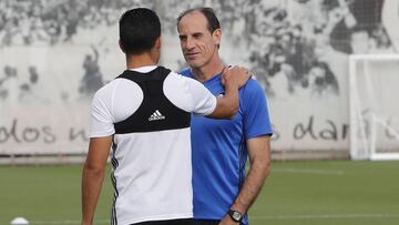 Voro y Enzo Pérez durante un entrenamiento en Paterna.