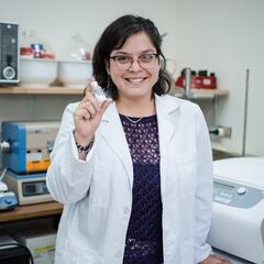 Una científica chilena hace uno de los descubrimientos del año: adaptó el cristal metal orgánico y esto ocurrió