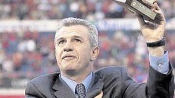 <b>ELOGIADO. </b>El entrenador mexicano fue vitoreado por la afición navarra.