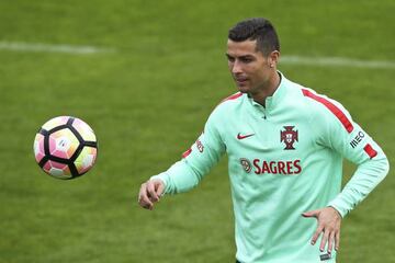 Cristiano Ronaldo in training in Oeiras today.