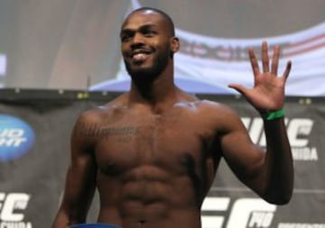 El peleador de la UFC perdió prácticamente todos sus privilegios de patrocinio y deportivos. Primero fue Nike quien le retiró tras dar positivo en cocaína. Tiempo después el entonces campeón de peso semicompleto de UFC se vio involucrado en un accidente del cual se dio a la fuga, dejando a una mujer embarazada herida. Se le giró orden de arresto y Jones se entregó a las autoridades. Ante esto, la UFC lo despojó de su título y lo suspendió indefinidamente. Reebok le retiró el apoyo y perdió un contrato millonario.