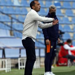 Esteve: "El campo artificial no es excusa, hay que centrarse en ganar"