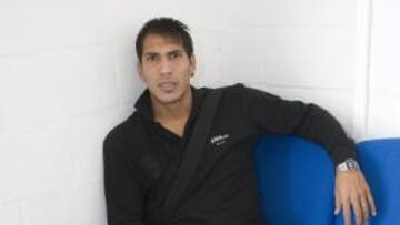 <b>LEONARDO ULLOA VOLVERÁ A SER TITULAR CON EL ALMERÍA</b> El delantero argentino, al que apodan el Ciclón, posó para AS. Ulloa volverá a ser titular como ya pasó en Anoeta. Allí marcó los dos goles que le convierten en el máximo realizador del equipo rojiblanco en competición oficial en lo que se lleva de temporada.