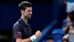 Novak Djokovic cierra el pu&ntilde;o en Tokio.