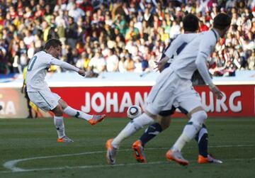 Valter Birsa, crecido en la frontera entre Eslovenia e Italia, era el capitán de la selección eslovena durante el Mundial de Sudáfrica. Centrocampista de poderoso disparo, abrió el marcador en el encuentro ante los Estados Unidos con un zurdazo desxe fuera del área al que Howard no pudo hacer nada.