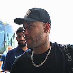 La última gran fiesta de Neymar tras su grave lesión: “Pierna rota, pero baila como loco”