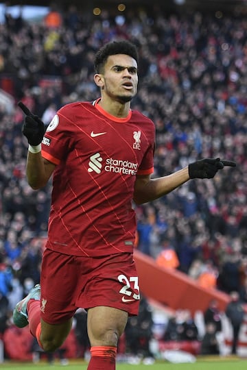 El extremo colombiano Luis Díaz anotó el tercer gol de la victoria de Liverpool 3-1 ante Norwich por la jornada 26 de la Premier League en Anfield.