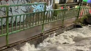 Captan el desborde inminente del canal Santa Marta y la escena preocupa a todos los vecinos de Maipú