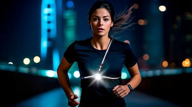 Corre de noche con esta linterna frontal LED para running