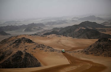 El piloto argentino Sebastian Halpern y el copiloto argentino Bernardo Graue compiten durante la etapa de hoy. 