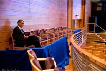? Official White House Photo by Pete Souza
https://www.flickr.com/photos/whitehouse/