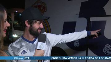 El beso de James a Isco en plena entrevista ¡en vivo!