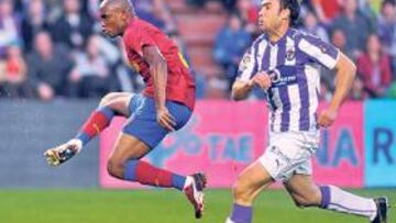 <b>UNO MÁS. </b>Samuel Etoo toca de derecha, por encima de Asenjo, para marcar el 0-1 en Valladolid.