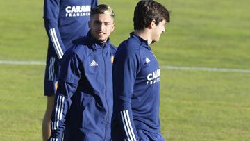 Luis Carbonell, junto a Iván Azón, en el entrenamiento de ayer.