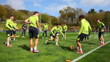 Los jugadores de la Real Sociedad, durante un entrenamiento.