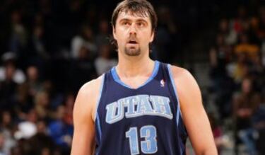 MEHMET OKUR: número 37 del draft de 2001.