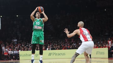 Olympiacos Evan Fournier (R) and Panathinaikos Kostas Sloukas in action during the Basketball EuroLeague match between Olympiacos Piraeus and Panathinaikos Athens in Piraeus, Greece, 14 March 2025. Mathias Lessort is not playing due to injury.
