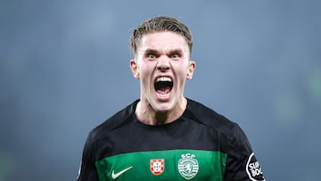 Viktor Gyökeres, jugador del Sporting CP, celebra uno de los goles anotados en Champions League ante el Manchester City.