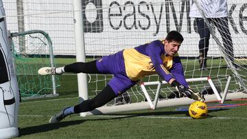 Courtois, en un momento de la sesión de este viernes en Valdebebas.