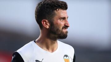 GRANADA, SPAIN - AUGUST 21: Jose Luis Gaya of Valencia reacts during the La Liga Santander match between Granada CF and Valencia CF at Nuevo Estadio de Los Carmenes on August 21, 2021 in Granada, Spain. (Photo by Fran Santiago/Getty Images)