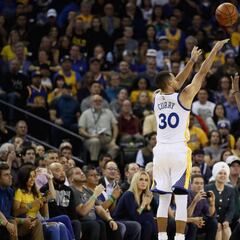 Tras un 0/10, así batió Curry el récord de triples en un partido