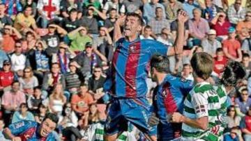 <b>OTRA VEZ LA 'DOBLE R'. </b>Rubén Castro y Roberto volvieron a resultar ayer letales en la delantera del Huesca.