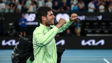 Carlos Alcaraz celebra la victoria ante Alex De Miñaur.