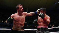 Saul 'Canelo' Alvarez conectando un golpe a John Ryder en México.
