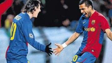 <b>LETAL. </b>Leo Messi y Daniel Alves celebran un gol del Barcelona en el Camp Nou, esta temporada.