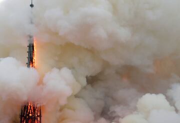 Smoke billows as fire engulfs the spire of Notre Dame Cathedral in Paris, France April 15, 2019. REUTERS/Benoit Tessier