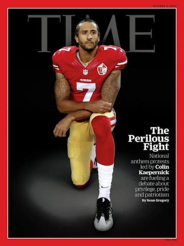 El 26 de agosto de 2016, los 49ers recibieron a los Packers. Como en cada partido de la NFL, todo el estadio se puso en pie para escuchar el himno de Estados Unidos# menos Colin Kaepernick. El quarterback hinc車 la rodilla como protesta ante una serie de muertes de ciudadanos afroamericanos en aquel a?o, a manos de polic赤as norteamericanos, que dio lugar al movimiento Black Lives Matter. Al final de esa temporada fue cortado, y desde entonces no ha vuelto a jugar en la NFL. Pese a ello, sigue siendo una figura clave en la lucha por la justicia social en Estados Unidos, y cre車 el movimiento &Know your rights*.