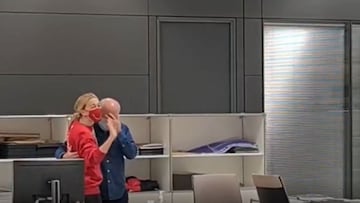 Trabajadores de Inditex hacen que Amancio Ortega se emocione con esta gran ovaci車n