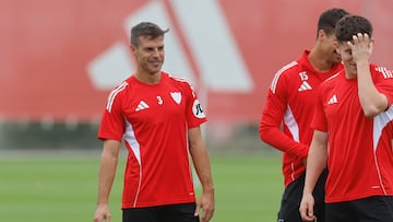 Azpilicueta, este jueves en el entrenamiento del Sevilla.
