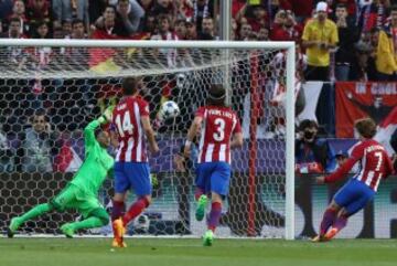 Griezmann scores from the spot to put Atlético 2-0 up on the night and within a goal of wiping out Real's first-leg lead.