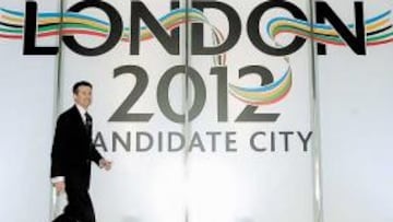 <b>UN LORD EN APUROS. </b>Lord Sebastian Coe, feliz, el día en que despidió a la Comisión de Evaluación, en Londres. Ahora está en apuros.