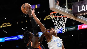 Julius Randle and the New York Knicks topped D'Angelo Russell and the LA Lakers to put an end to their three game losing streak with a win on Sunday night.