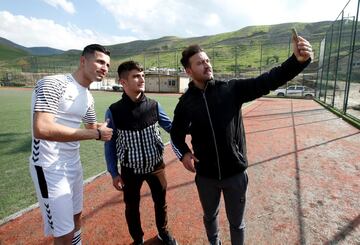 Biwar Abdullah, de 25 años, es un futbolista local kurdo iraquí que se parece o intenta imitar al futbolista de la Juventus, Cristiano Ronaldo. ¿Se parecen?