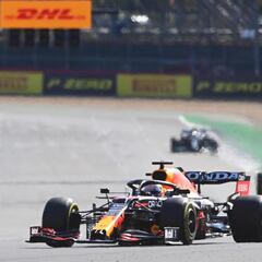 F1 sprint race: Verstappen beats Hamilton in inaugural race