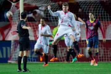 1-0. Alberto celebra el primer gol.