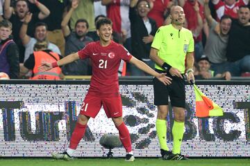 Arda Güler celebra el gol que marcó a Gales en el partido de clasificación para la Eurocopa disputado el 19 de junio de 2023.