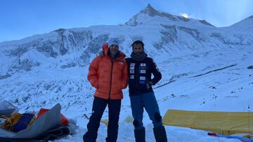 Alex Txikon posa en el campo base del Manaslu en el Himalaya.