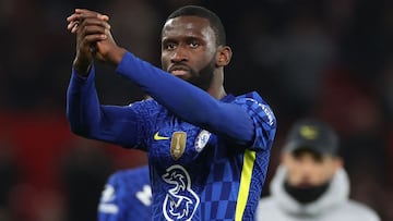 Soccer Football - Premier League - Manchester United v Chelsea - Old Trafford, Manchester, Britain - April 28, 2022 Chelsea&#039;s Antonio Rudiger applauds fans after the match REUTERS/Phil Noble EDITORIAL USE ONLY. No use with unauthorized audio, video, 