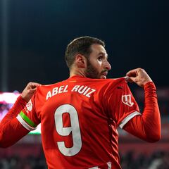 El Girona se dispara hacia Europa y Las Palmas se pega un tiro en el pie