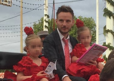 Barça: Rakitic criticised by fans over day out at Seville festival