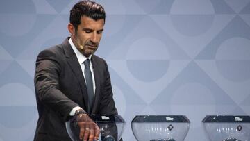 03 March 2020, Netherlands, Amsterdam: Portuguese retired footballer Luis Figo draws a ball from pot 4 of group A during the UEFA Nations League group draw for 2020 and 2021, at the Beurs van Berlage Conference Centre. Photo: Federico Gambarini/dpa
0
