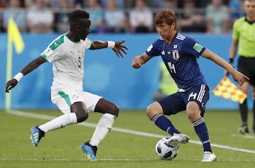 Idrissa Gueye y Takashi Inui.