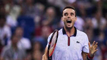 Roberto Bautista Agut of Spain reacts after a return against Andy Murray of Britain in their men&#039;s singles finals match at the Shanghai Masters tennis tournament in Shanghai on October 16, 2016. / AFP PHOTO / JOHANNES EISELE