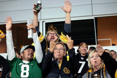 Trump’s reception at Steelers game met with mixed reactions