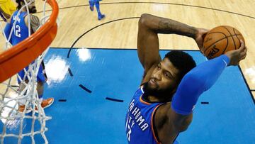 LWS111. OKLAHOMA CITY (ESTADOS UNIDOS), 17/01/2018.- El jugador de los Thunder de Oklahoma City Paul George anota un mate durante su partido de la Liga profesional de baloncesto NBA disputado contra los Lakers de Los Angeles en el Chesapeake Energy Arena 